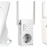 Trzy białe urządzenia: wzmacniacz internetu TP-Link z niebieskim pierścieniem, wzmacniacz z gniazdkiem i antenami, oraz kolejny wzmacniacz TP-Link z diodami.