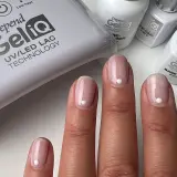 Depend GeliQ UV/LED lamp och naglar med minimalistisk orly nagellack-design.