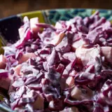 Surówka z czerwonej kapusty jak w kebabie - prosty przepis na smakowity dodatek