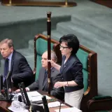 Posłanka trzyma laseczkę marszałkowską. Czy żony polityków PiS ujawnią swoje majątki odrębne w 2026 roku?