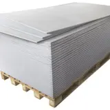 Pile de plaques de plâtre sur palette, vérifiez la ba13 épaisseur pour vos projets de construction.