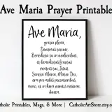 Czarno-biały wydruk z tekstem modlitwy "Ave Maria" w języku łacińskim. Idealny do dekoracji domu lub jako prezent.