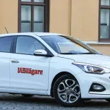 Vit Hyundai i20 med texten "Vi Bilägare" på sidan. En artikel om ett Hyundai i20 problem kan vara på gång.