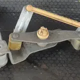 Mechanizm zmiany biegów Opla Corsy C, widok z bliska.