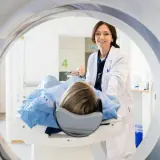 Ile trwa badanie tomografem? Poznaj czynniki wpływające na czas trwania