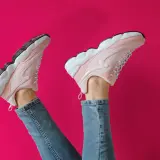 Różowe buty do czego pasują? Odkryj stylowe połączenia i inspiracje