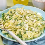 Pyszne tagliatelle ze szpinakiem i fetą. Idealne danie na obiad, które zachwyci każdego.