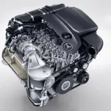 Silnik benzynowy Mercedes-Benz z turbosprężarką, przykład jednych z najlepszych silników benzynowych.