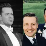 Cezary Olszewski w garniturze i z żoną na ślubie.