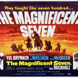 Plakat filmu "Siedmiu wspaniałych obsada" z Yulem Brynnerem i Steve'em McQueenem. Siedmiu rewolwerowców na koniach w westernowym krajobrazie.