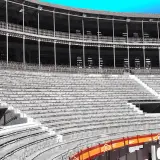 Gradas vacías de la plaza de toros de Alicante, listas para recibir a su aforo.