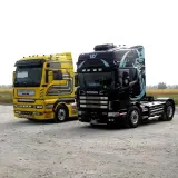 Dwa potężne ciągniki siodłowe: żółty MAN i czarna Scania. Zastanawiasz się, ile waży ciężarówka bez naczepy?