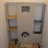 Construire un coffrage pour toilette suspendu : astuces et erreurs à éviter