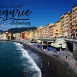 Vue de Camogli, Italie, avec ses maisons colorées, sa plage de galets et la mer bleue. Parfait pour des vacances d'été en Luni.