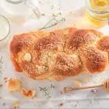 Pyszna chałka drożdżowa, przepis doskonały, z miodem i mlekiem. Idealna na śniadanie.