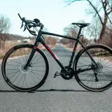 Jak wybrać rower szosowy do triathlonu i długich treningów kolarskich?