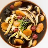 Gdzie zjeść czerninę w Poznaniu? Odkryj najlepsze restauracje
