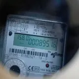 Cyfrowy licznik energii elektrycznej pokazuje 895,16 kWh. Idealny moment na pge doładowanie licznika w weekend, by mieć zapas prądu.