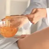 Depilacja bikini pastą cukrową: Czy boli? Prawda o bólu
