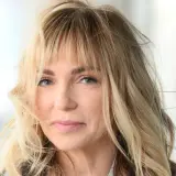 Ania Wyszkoni, wiek nie gra roli, gdy ma się taki uśmiech.