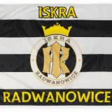Sektorówka z herbem klubu "Iskra Radwanowice" i napisem "ISRA" oraz "RADWANOWICE".