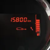 Dacia Duster: 15800 km przebiegu, kontrolka serwisu i wskaźnik paliwa. Czas na kasowanie inspekcji.