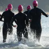 Pierwsza pianka triathlonowa – jak dobrać grubość neoprenu i uniknąć kosztownych błędów