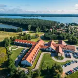 Hotele SPA na Mazurach – jak znaleźć miejsce, które łączy relaks, komfort i atrakcje dla bliskich