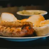 Kiełbasa biała cienka – dlaczego forma ma znaczenie dla smaku i przygotowania?