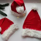 Jak uszyć pokrowiec na krzesło czapka Mikołaja w prosty sposób?