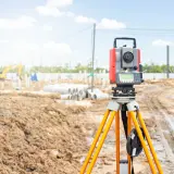 Co potrzebuje geodeta do wytyczenia działki? Kluczowe informacje i dokumenty