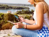 Co to roaming? Uniknij wysokich opłat za telefon za granicą.