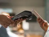 Płać IKO iPhonem: Twój przewodnik po Apple Pay krok po kroku