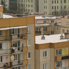 Bloki mieszkalne w Kielcach, zimowy krajobraz. Sprawdź aktualne ceny mieszkań Kielce rynek wtórny.