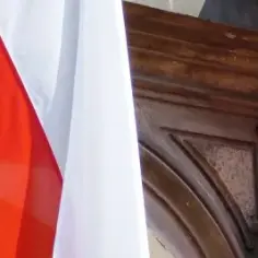 Jak zawiesić flagę na balkonie - uniknij błędów i zrób to poprawnie