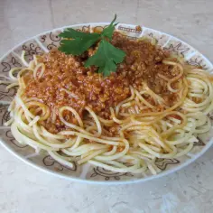 Jak długo smażyć mięso mielone do spaghetti, aby uniknąć twardości?
