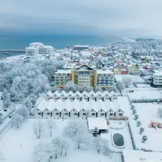 Gdzie zimą nad morze z dzieckiem – najlepsze miejsca na rodzinny wypoczynek