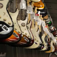 Jak wybrać gitarę elektryczną, aby uniknąć kosztownych błędów