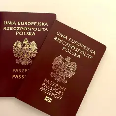 Dwa polskie paszporty. Czy do Edynburga potrzebny jest paszport? Jako obywatel UE, podróżując do Szkocji, nie potrzebujesz paszportu.