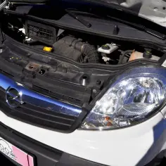 Gdzie podłączyć kable rozruchowe Opel Vivaro – uniknij błędów przy rozruchu