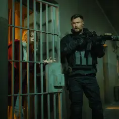 Najlepsze filmy o walkach ulicznych, które wstrząsną emocjami i zachwycą fanów akcji