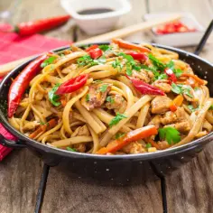 Ile gotować makaron chow mein, aby był idealnie miękki i smaczny