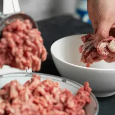 Mielenie serc drobiowych do miski. Czy serca drobiowe są zdrowe dla psa? To pytanie nurtuje wielu właścicieli czworonogów.