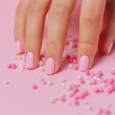 Jaki manicure nie niszczy paznokci? Odkryj bezpieczne metody pielęgnacji