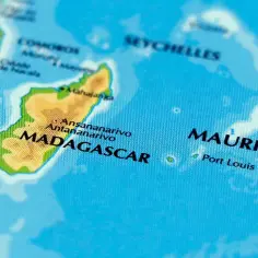 Mapa pokazuje, gdzie leży Mauritius, na wschód od Madagaskaru i na północny wschód od Mozambiku.