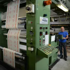 Drukarnia fleksograficzna co to jest i jak zmienia przemysł druku