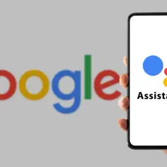 Dłoń trzyma smartfon z logo Asystenta Google. Zastanawiasz się, jak wyłączyć telefon realme?