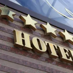 Za co hotel dostaje gwiazdki? Odkryj kryteria oceny hoteli w Polsce