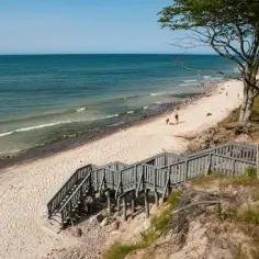 Czy plaża w Ustce to najpiękniejsza nad Bałtykiem? Oceń jej urok!