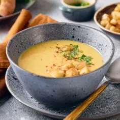 Jaka zupa do placków ziemniaczanych? Odkryj najlepsze połączenia smaków